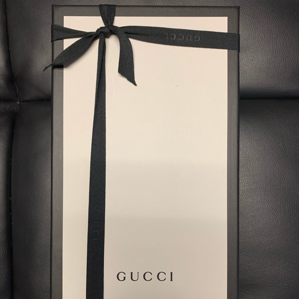 **SOLD** Gucci Leather Thong Sandal with Double G - Picture 3 of 12